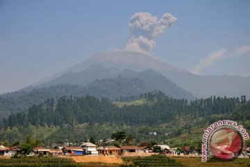 Dua pendaki tersambar petir di Gunung Slamet