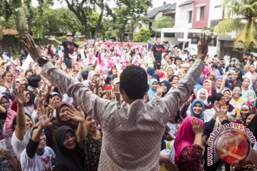 Sandiaga nyanyi "terajana" bersama warga