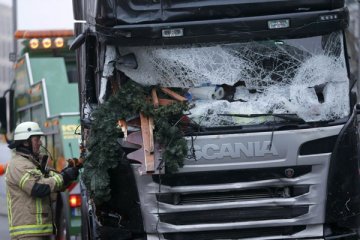 Truk seruduk pasar Natal di Berlin, sembilan tewas