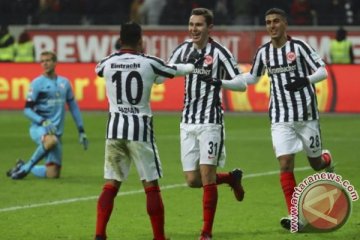 Frankfurt naik ke posisi tiga usai kalahkan Mainz