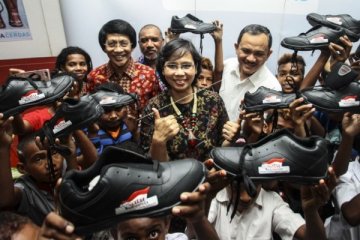 Donasi 1.500 sepatu