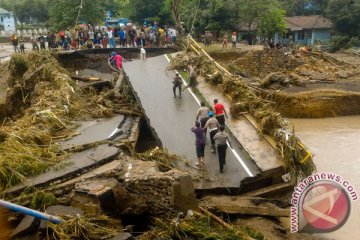 Korban banjir Bima dapat bantuan Rp500 ribu per rumah