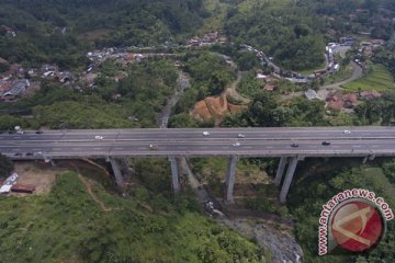 Bus bisa lewati jembatan Cisomang, Tol Purbaleunyi