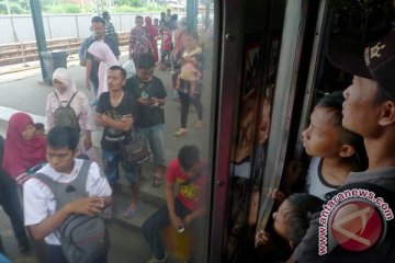 Dua KRL tambahan dioperasikan pulangkan peserta aksi