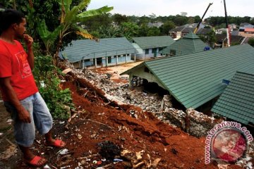 Tujuh rumah rusak berat akibat tanah bergerak di Cilacap