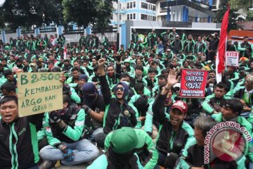 Pengemudi ojek online Bekasi gelar aksi solidaritas atas tewasnya Suprapto