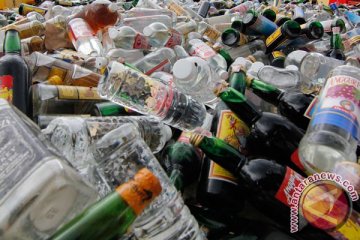 2.000 botol minuman keras oplosan dimusnahkan di Palembang