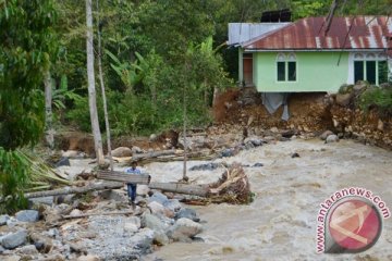 Banjir bandang rusak lima rumah di Bojonegoro