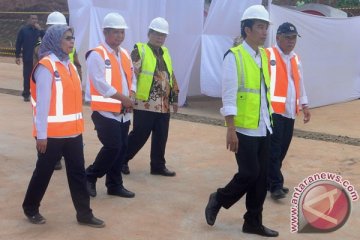 Jokowi ingin tol Batang-Semarang bisa dipakai Lebaran tahun ini