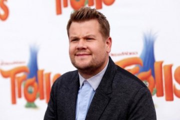 James Corden buka Grammy dengan rap tentang Trump