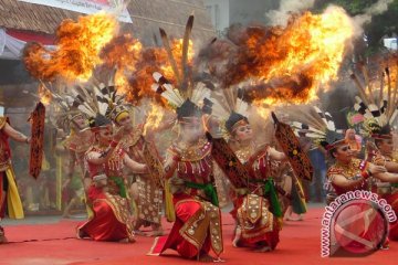 Tiba di Banjarmasin, obor Asian Games disambut tarian Dayak