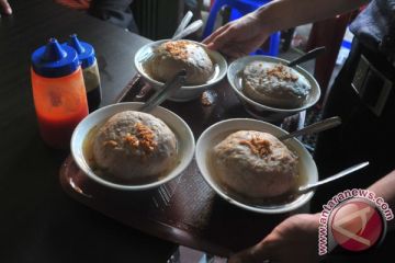 Kuliner Bakso Jumbo Beranak