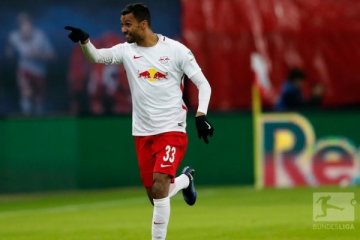 Leipzig bantai 10 pemain Frankfurt 3-0