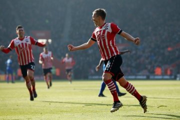 Southampton benamkan Leicester 3-0