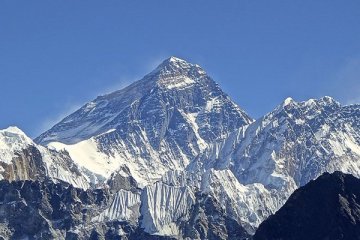 Pendaki Spanyol dievakuasi dari Everest