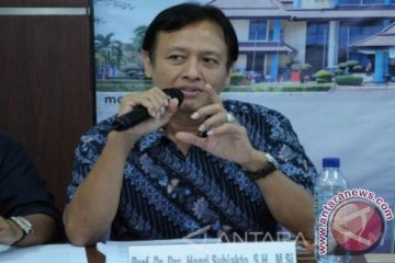 Menggandeng Kiai Ma'ruf, upaya hilangkan sekat politik identitas   Oleh Henry Subiakto *)