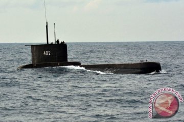 Warga Ambon kunjungi Kapal Selam KRI Nanggala