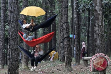 Remaja minati wisata alam Pasir Langlang Purwakarta