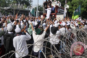 Hari ini, #Aksi Damai Bela Imam Besar hingga diskusi konservasi Paus Sperma