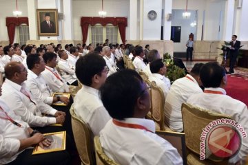 Presiden Jokowi ingin holding BUMN dibentuk hati-hati