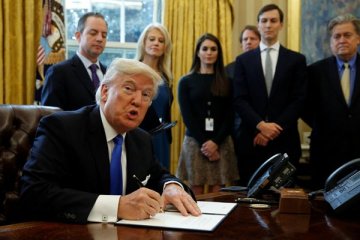 Menlu imbau WNI tenang hadapi kebijakan imigrasi Trump