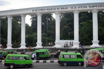 Sopir angkot demo angkutan online di Bogor, pengguna angkot mengeluh