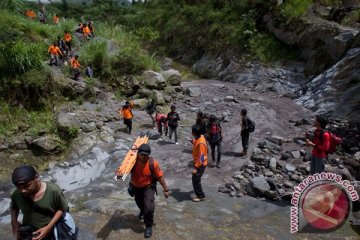 SAR selamatkan seorang korban kritis di Gunung Perkison