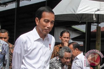 Presiden Jokowi blusukan ke mal Kota Ambon