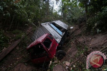 Di Bali, mobil masuk jurang tapi selamat