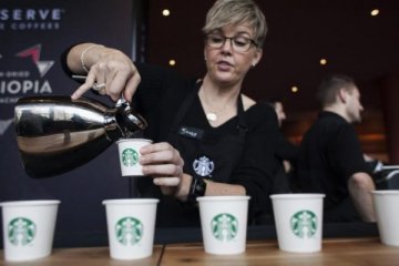 Trump larang imigran masuk AS, Starbucks janji pekerjakan 10.000 pengungsi