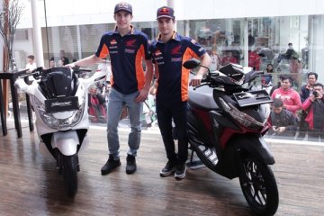 Pertama kali, Marquez dan Pedrosa kunjungi dealer Honda di Indonesia