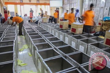 KPU Flores Timur sewa kapal untuk distribusikan logistik