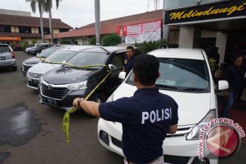 Polrestro Jaktim ringkus penggelap 44 mobil rental