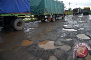 Jalan nasional di dua kabupaten Jambi rusak parah