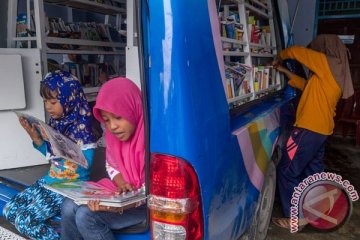 Perpustakaan keliling Pemkot Depok datangi pondok pesantren