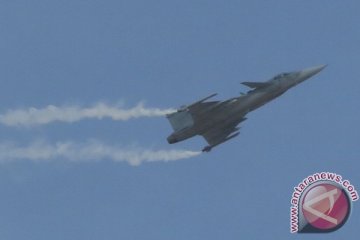 JAS39 Gripen unjuk kemampuan di Aero India 2017