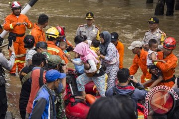 Pemprov DKI atur pintu air untuk atasi banjir