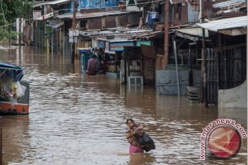 Jakarta Timur-Jakarta Selatan banjir akibat luapan Kali Ciliwung