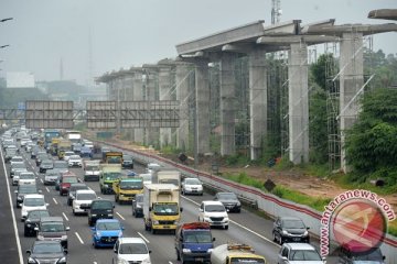 Jokowi tinjau purwarupa LRT Metro Kapsul