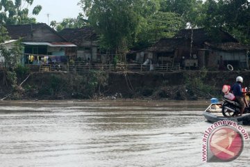 Air sempat tinggi, Bengawan Solo siaga banjir