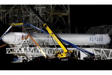 Roket SpaceX meluncur dari landasan bersejarah NASA