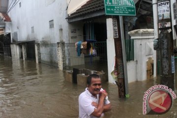 Dua tanggul di Bekasi jebol akibat hujan lebat