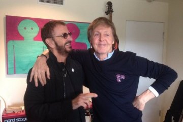 Penabuh drum "Beatles" Ringo Starr digelari bangsawan