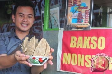Lomba Makan Bakso Monster