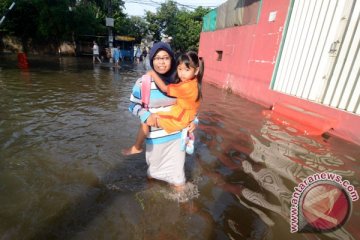 Pemkot Tangerang buat tanggul sementara Kali Angke