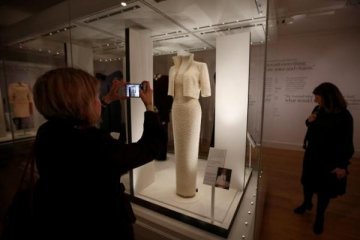 Koleksi gaun Putri Diana dipamerkan setelah 20 tahun kematiannya