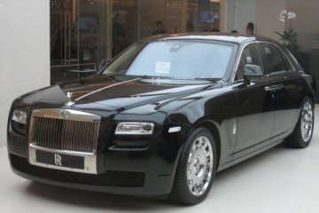 Rolls Royce Ghost didandani untuk London Fashion Week