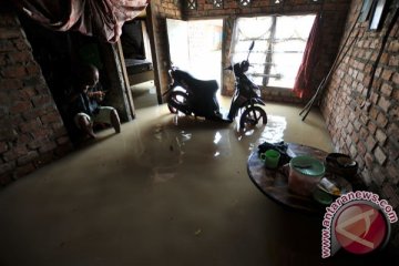 Jalan protokol Cianjur tergenang banjir