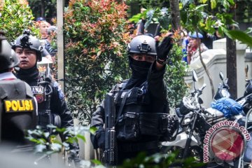 Polisi geledah dua rumah terkait ledakan bom di Bandung