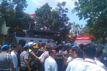 Peledak bom panci di Bandung masih sembunyi di kantor kelurahan